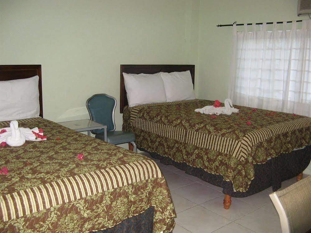 Executive Shaw Park Guest House Ocho Ríos Exterior foto